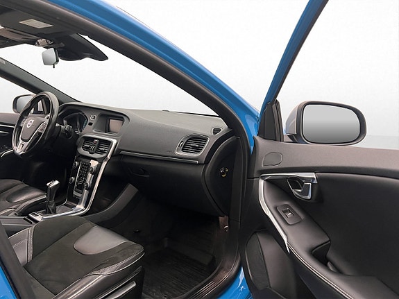 Volvo V40 12 of 20