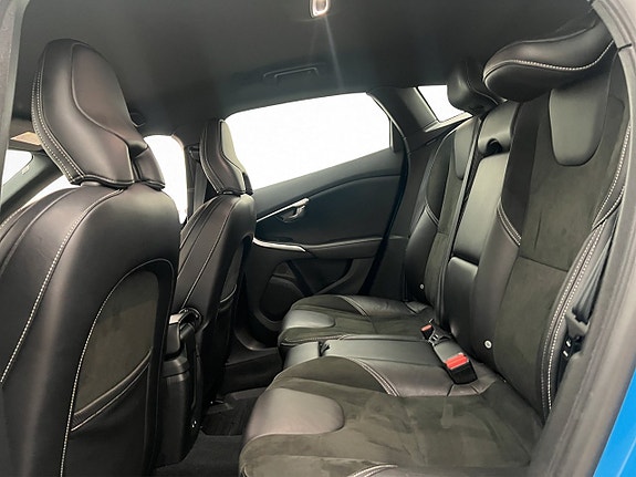 Volvo V40 13 of 20