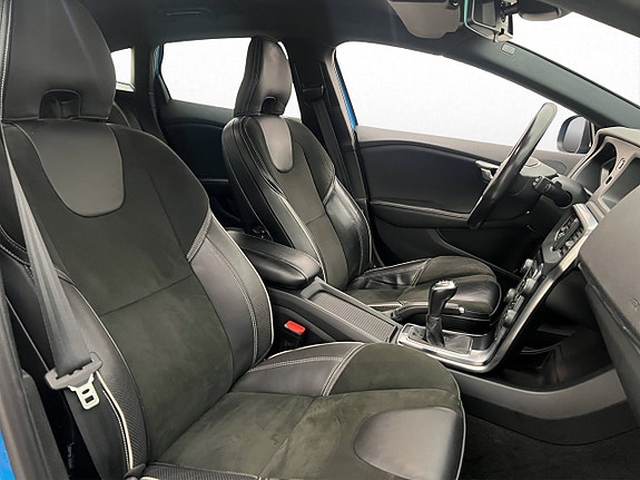 Volvo V40 11 of 20