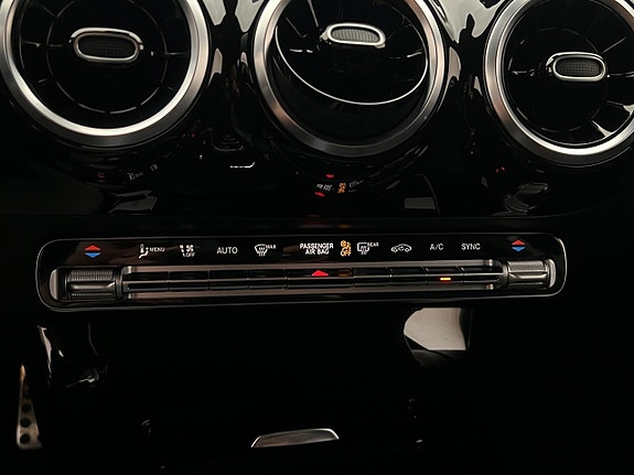 Mercedes-Benz CLA200 22 of 26