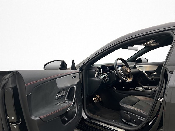 Mercedes-Benz CLA200 8 of 26