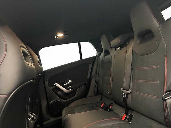 Mercedes-Benz CLA200 13 of 26