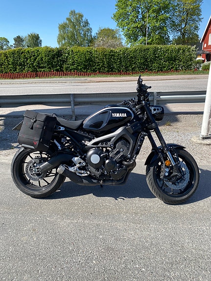 Yamaha XSR900 3 of 4