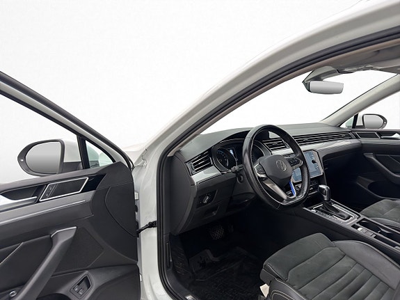 Volkswagen Passat 8 of 26
