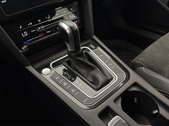 Volkswagen Passat 23 of 26