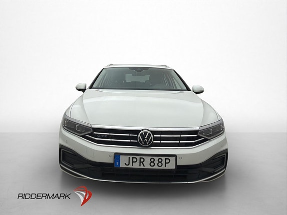 Volkswagen Passat 2 of 26
