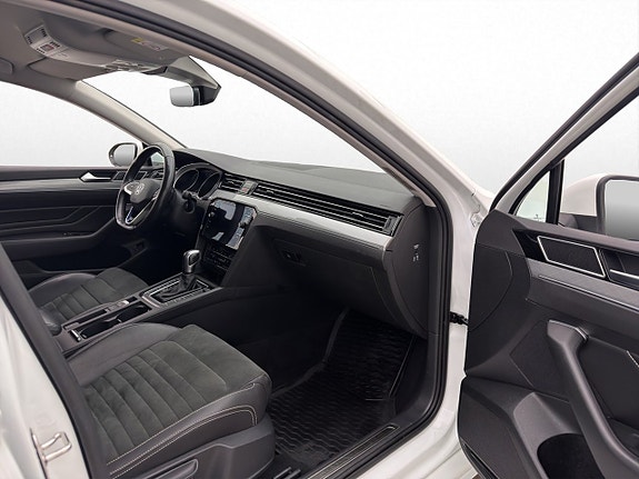 Volkswagen Passat 12 of 26