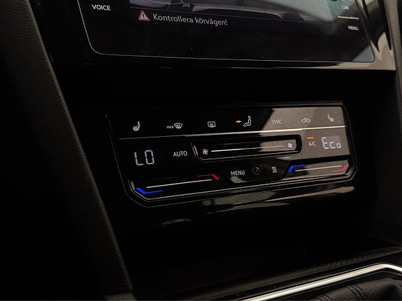 Volkswagen Passat 22 of 26