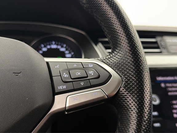 Volkswagen Passat 17 of 26