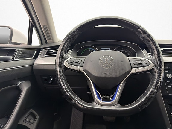 Volkswagen Passat 10 of 26