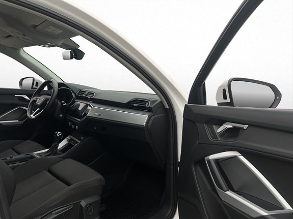 Audi Q3 12 of 28