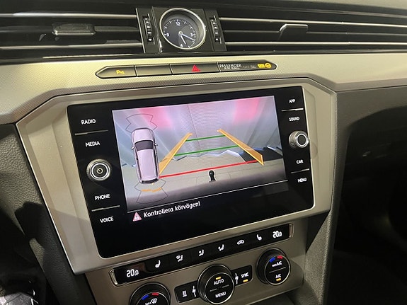 Volkswagen Passat 17 of 19