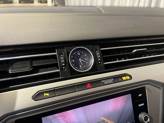 Volkswagen Passat 16 of 19