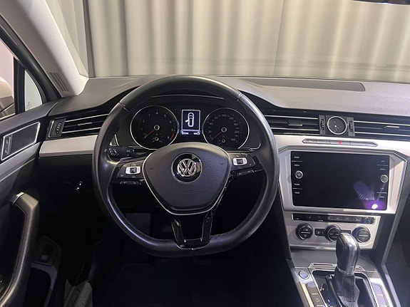 Volkswagen Passat 14 of 19