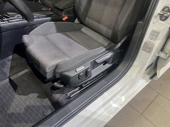 Volkswagen Passat 10 of 19