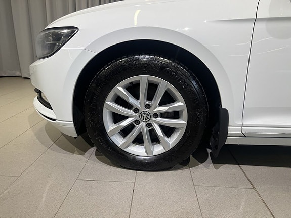 Volkswagen Passat 4 of 19