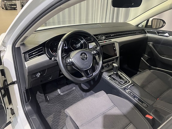 Volkswagen Passat 11 of 19