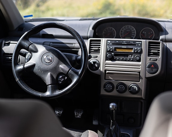 Nissan X-Trail 2 of 7