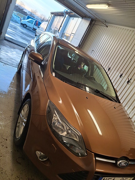 Ford Focus 2 of 9