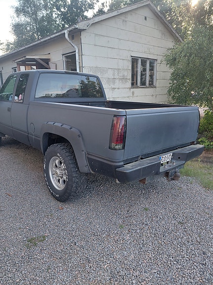 Chevrolet K1500 2 of 4