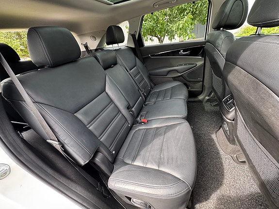 Kia Sorento 8 of 17