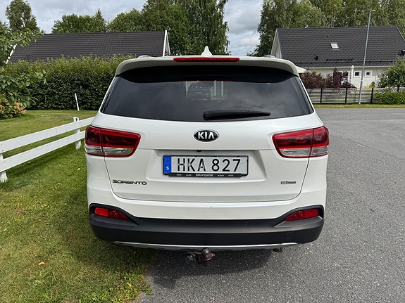 Kia Sorento 2 of 17