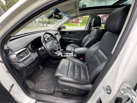 Kia Sorento 10 of 17