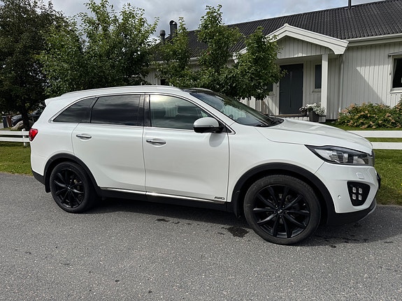 Kia Sorento 4 of 17