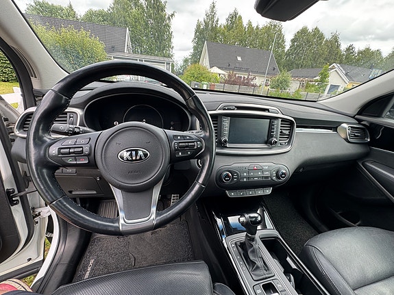 Kia Sorento 9 of 17