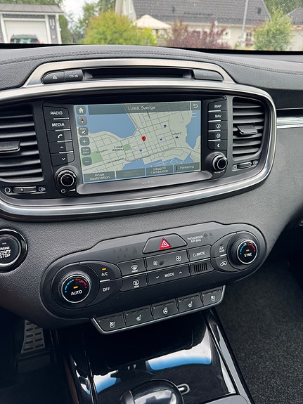 Kia Sorento 12 of 17