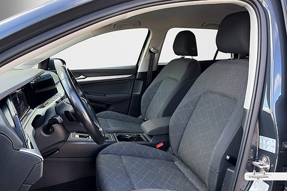 Volkswagen Golf VIII 10 of 24