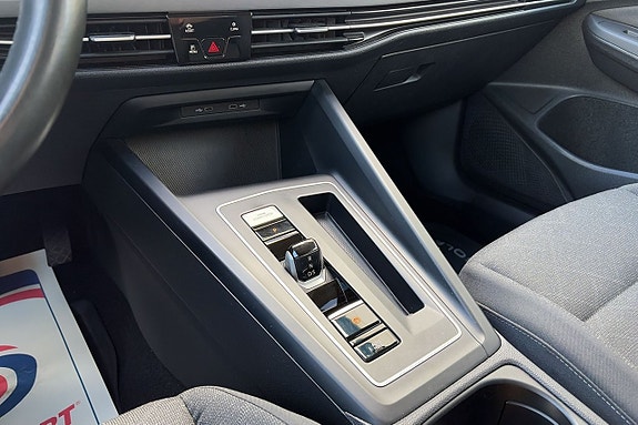 Volkswagen Golf VIII 14 of 24
