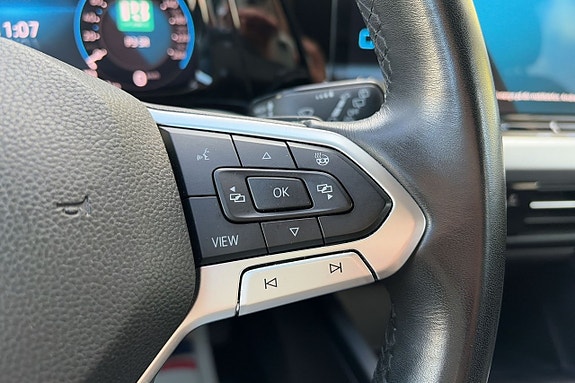 Volkswagen Golf VIII 15 of 24