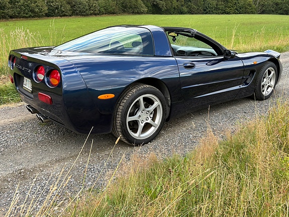 Chevrolet Corvette 9 of 11