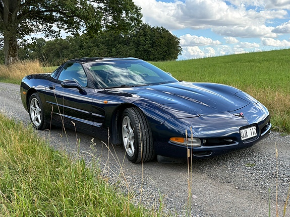 Chevrolet Corvette 2 of 11