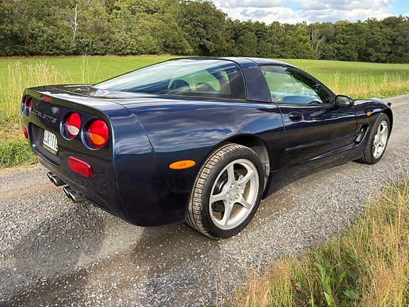 Chevrolet Corvette 8 of 11