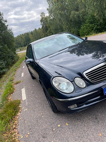 Mercedes-Benz E320 3 of 17