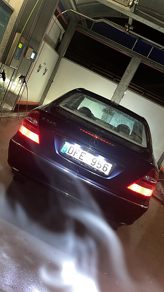 Mercedes-Benz E320 12 of 17