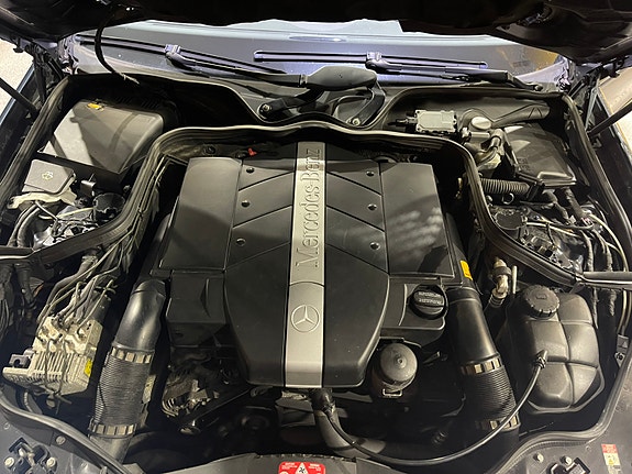 Mercedes-Benz E320 17 of 17