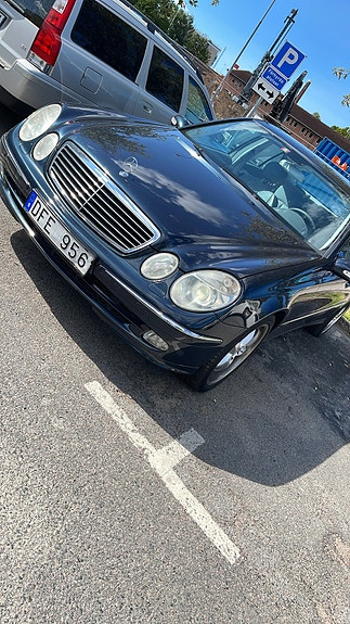 Mercedes-Benz E320 6 of 17