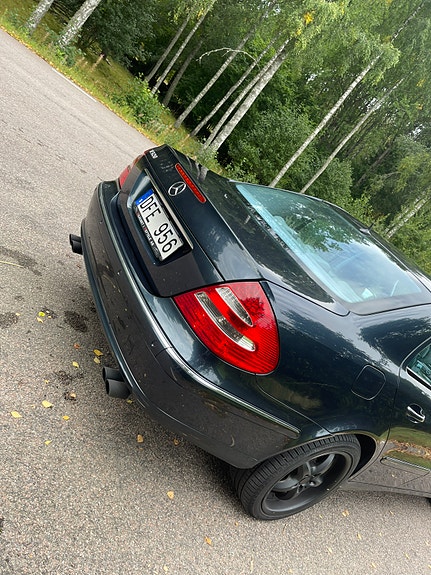 Mercedes-Benz E320 9 of 17