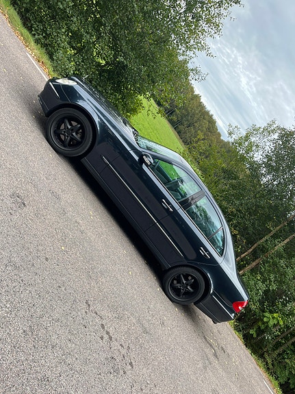 Mercedes-Benz E320 5 of 17