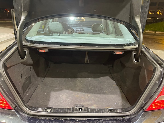 Mercedes-Benz E320 16 of 17