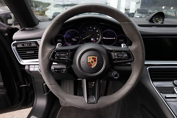 Porsche Panamera 4 10 of 17