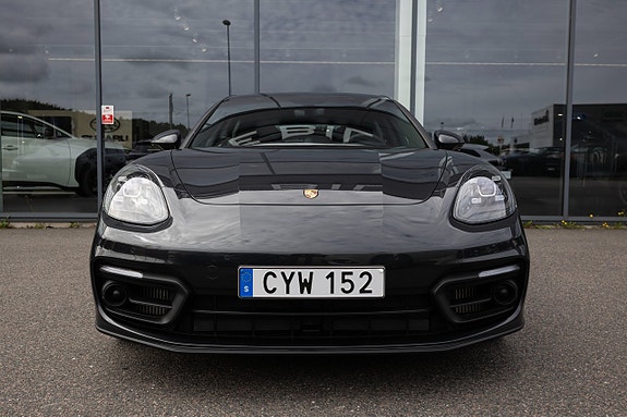 Porsche Panamera 4 2 of 17