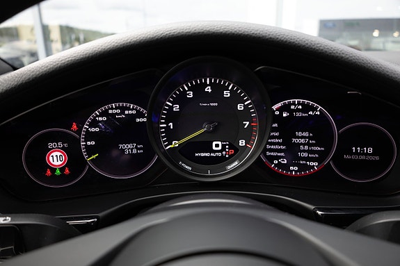 Porsche Panamera 4 13 of 17