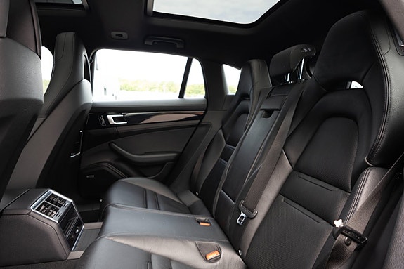 Porsche Panamera 4 16 of 17