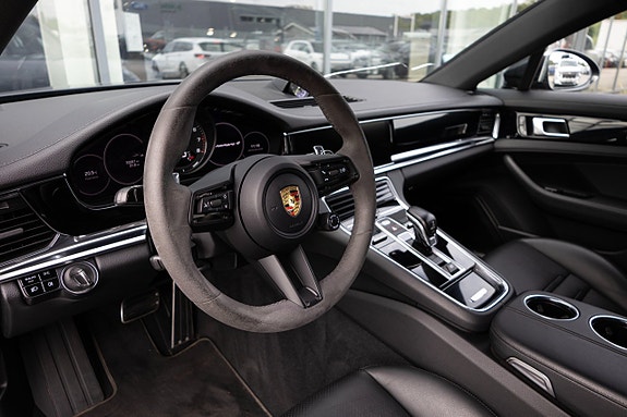 Porsche Panamera 4 8 of 17