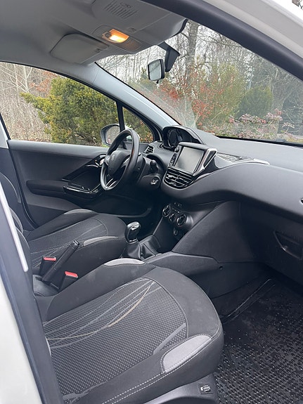 Peugeot 208 4 of 4