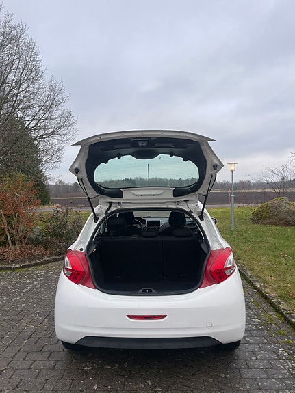 Peugeot 208 3 of 4
